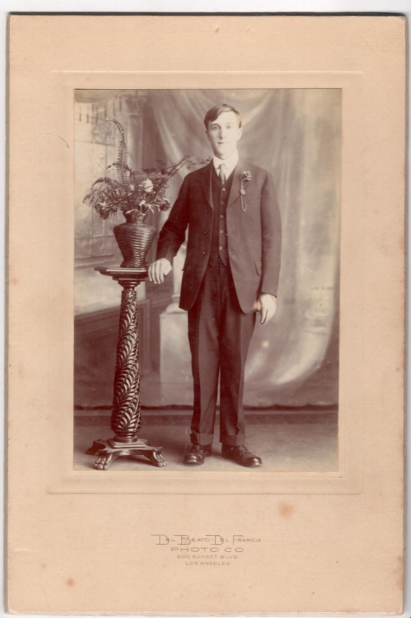 Original Antique Photo Cabinet Card Gentleman Art and Portrait Los Angeles - Dahlströms Fine Art