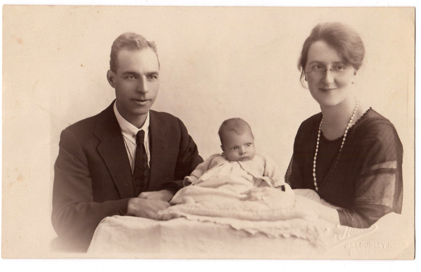 Original Postcard - Family Portrait - Photo Parents with Child - United Kingdom