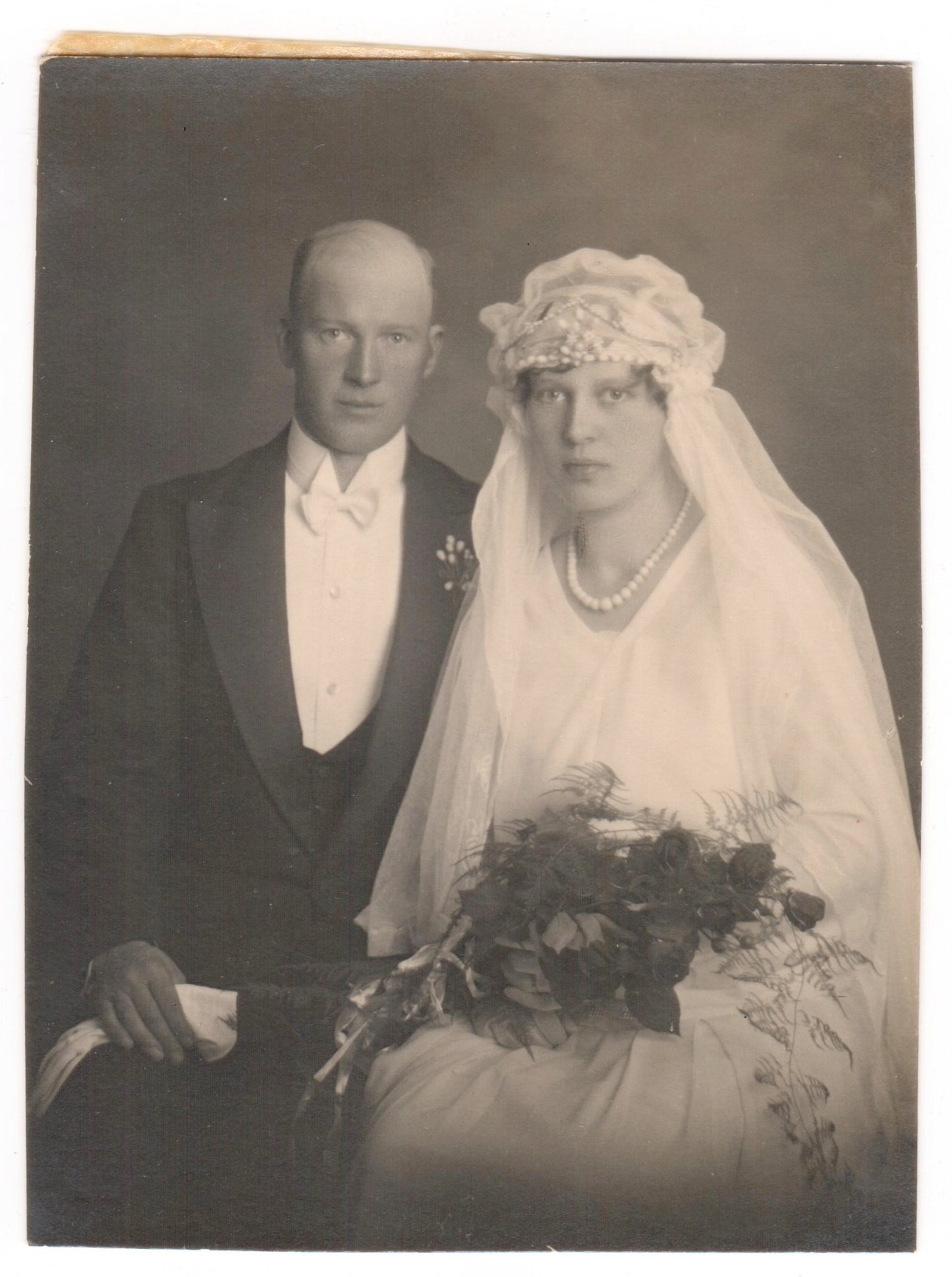 Beautiful Postcard - Portrait of the Newlyweds - Wedding Photography - Fashion