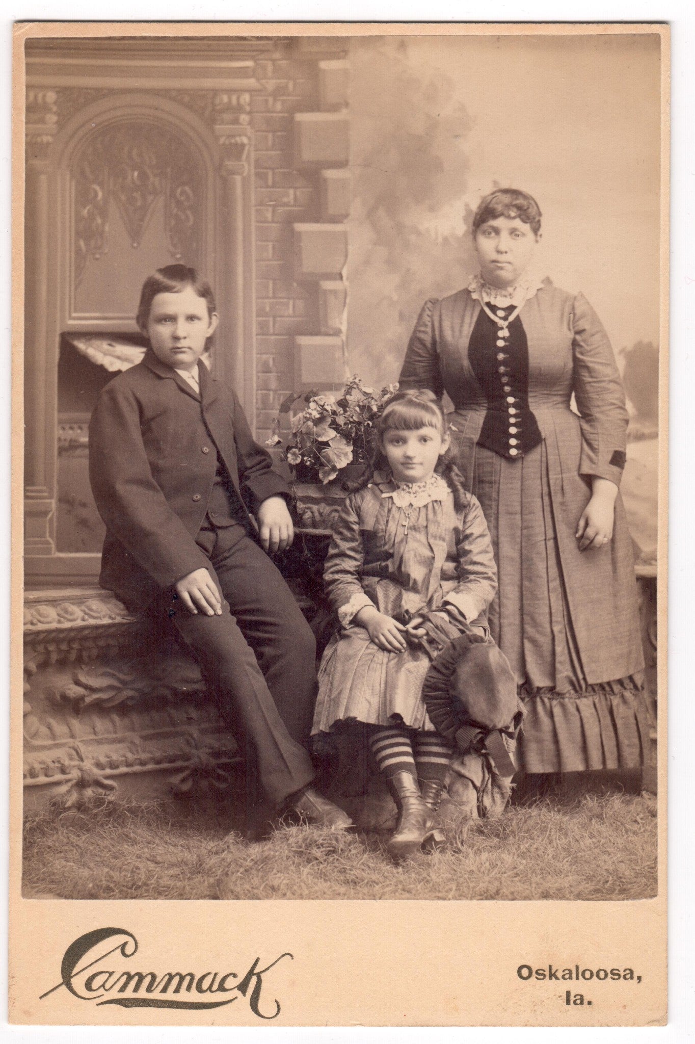 Photograph Antique Photo Cabinet Card Family Portrait Oskaloosa Iowa - Dahlströms Fine Art
