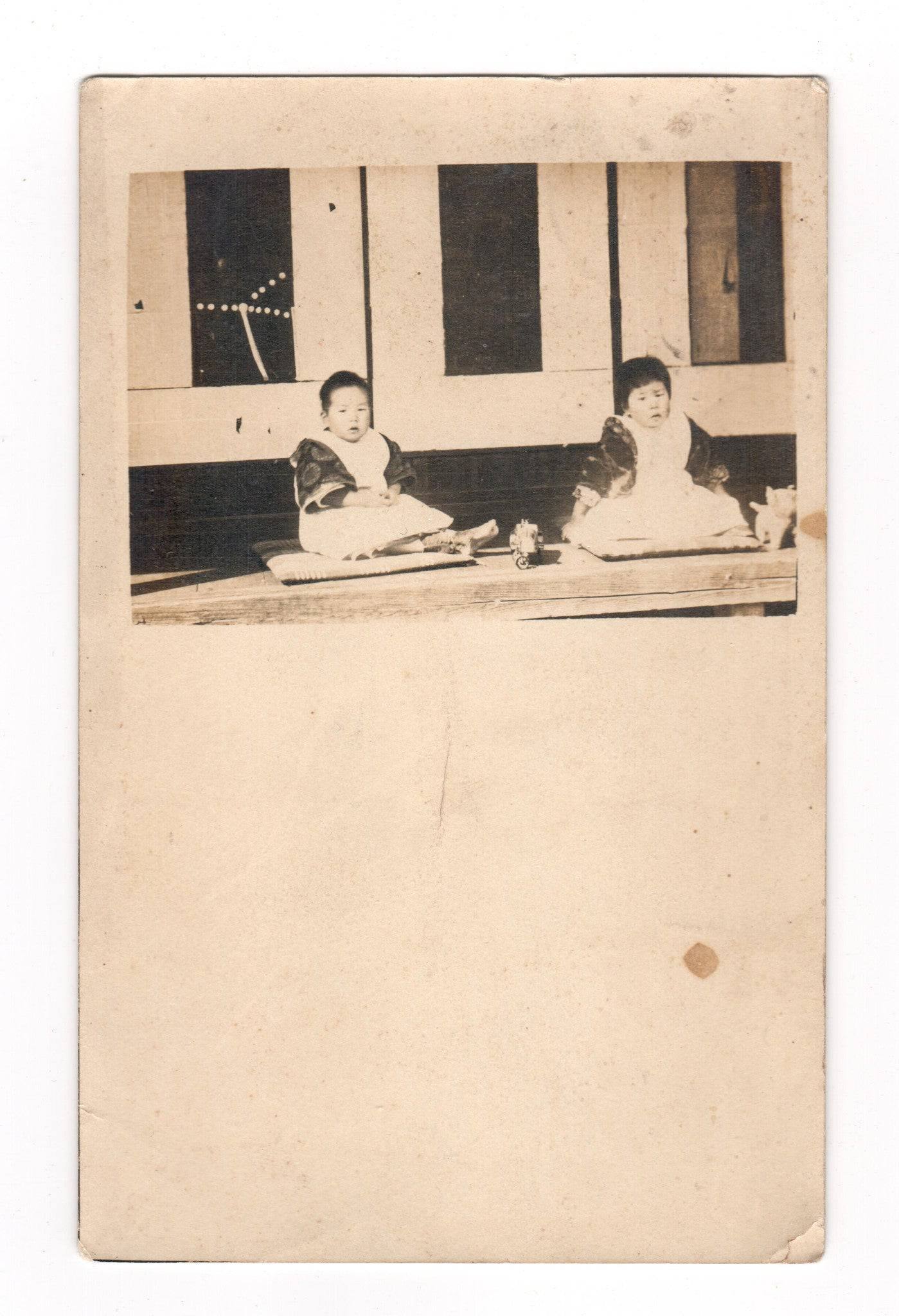Antique Photo - Photography from Japan - Two Japanese Children Sitting in Kimono - Dahlströms Fine Art